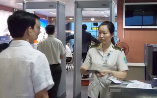 Hành khách 74 tuổi dọa có “hàng nóng” khi lên máy bay