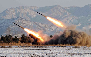 Triều Tiên bắn tên lửa "dằn mặt" Mỹ-Hàn