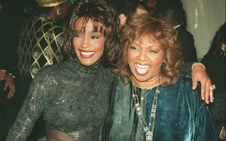 Mẹ Whitney Houston phản đối phim làm về con gái