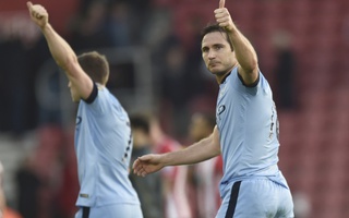 Lampard muốn ở lại giúp Man City chiếm ngôi đầu của Chelsea