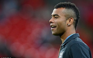 Ashley Cole tuyên bố rời Chelsea