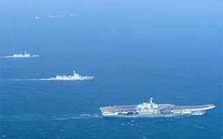 Tàu hộ tống “tí hon” loay hoay bảo vệ tàu sân bay Liêu Ninh