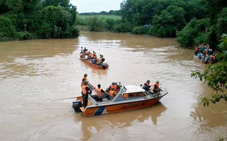 Tìm thấy xác một cán bộ bị lũ cuốn