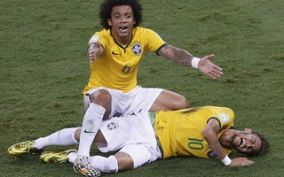 Neymar nứt cột sống, chia tay World Cup
