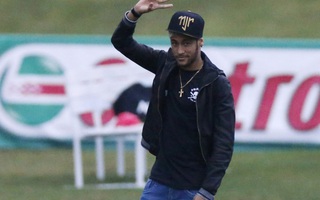 Neymar trở lại trại huấn luyện tuyển Brazil