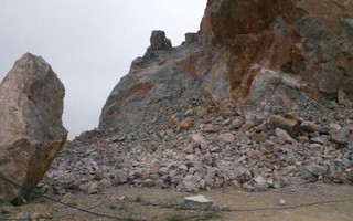 Mỏ đá sập, 2 công nhân tử nạn