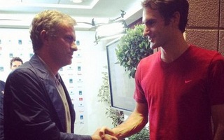 HLV Mourinho an ủi Murray sau thảm bại trước Federer