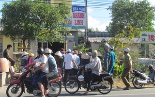 Mang lư hương đến nhà công an đòi thi hành án