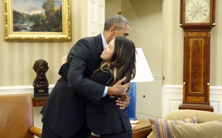 Tổng thống Obama ôm mừng Nina Phạm xuất viện