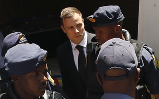 “Người không chân” Pistorius lĩnh 5 năm tù giam