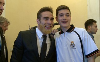 Modric “xuống tóc”, Carvajal nhuộm râu mừng "La Decima"