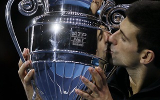 Wawrinka chờ đối đầu Federer, Djokovic lên ngôi số 1 toàn mùa