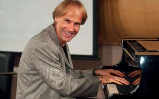 Huyền thoại Richard Clayderman biểu diễn buổi duy nhất tại Hà Nội