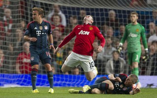 HLV Guardiola nổi nóng với màn "diễn kịch" của Rooney