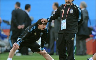 Messi ghen tị với Maradona