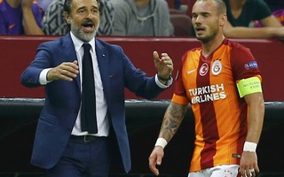 Galatasaray lại quỵt lương, Sneijder dọa kiện lên FIFA