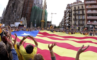 Tây Ban Nha ngăn Catalonia trưng cầu độc lập