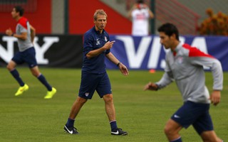 HLV Klinsmann sợ trọng tài Algeria thù vặt!