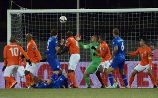 Hà Lan tiếp tục thua trận, nhớ Louis Van Gaal