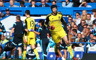 Nhân lúc Courtois chấn thương, Cech ra yêu sách với Chelsea