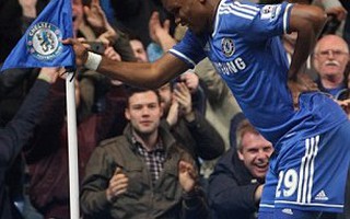 Eto'o tiếp tục trả thù HLV Mourinho