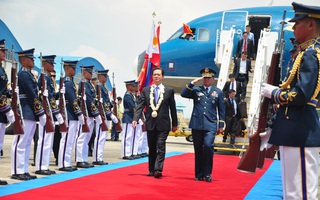 Thủ tướng tới Manila, bắt đầu chuyến làm việc tại Philippines