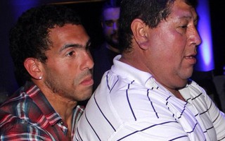 8 giờ kinh hoàng của gia đình Carlos Tevez