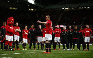 Vidic ngậm ngùi chia tay Old Trafford