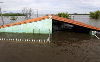 Lũ lụt hoành hành khắp Nam Mỹ