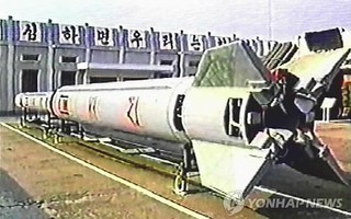 Triều Tiên "thu nhỏ đầu đạn hạt nhân tên lửa vươn tới Mỹ"