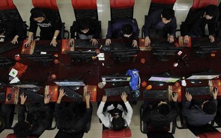 Trung Quốc: Tự chặt bàn tay để cai Internet