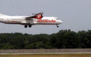 Phi công “cãi nhau”, hành khách bỏ xuống máy bay