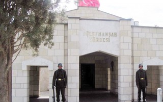 Quân đội Thổ Nhĩ Kỳ vào Syria sơ tán lính gác mộ