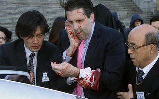 Đại sứ Mỹ tại Hàn Quốc bị rạch mặt