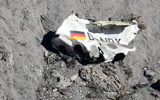 Vụ Germanwings 4U9525: Cơ trưởng "dùng rìu phá cửa buồng lái"