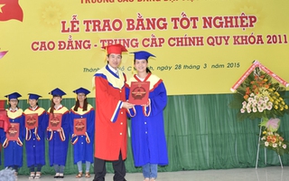 494 SV CĐ Đại Việt Sài Gòn nhận bằng tốt nghiệp