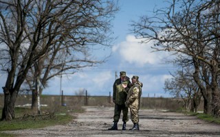 Ukraine lại vang rền tiếng súng