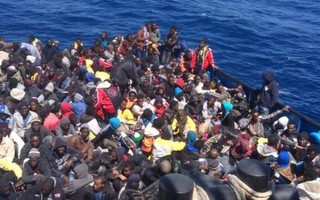 12 người di cư Kitô giáo bị ném xuống biển