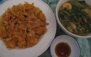 Bắt con tôm càng rim trứng vịt muối ăn chơi!