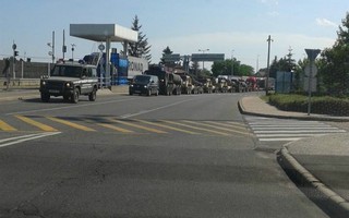 Xe quân sự Mỹ xếp hàng dài vào Ukraine