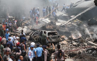 Indonesia: Máy bay quân sự rơi, 113 người thiệt mạng