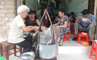 Bánh canh Nguyễn Phi Khanh đông khách suốt 10 năm