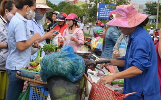 Bao giờ người lao động sống "đủ" với lương tối thiểu?