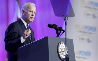 Các nhà tài trợ "thúc giục ông Biden tranh cử"