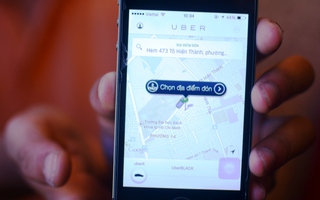 Khách hàng tố tài xế Uber "bỏ rơi" giữa trời mưa