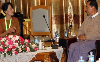 Bà Suu Kyi bắt đầu tiến trình đàm phán