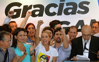 Phe đối lập Venezuela thắng cử lần đầu tiên sau 16 năm