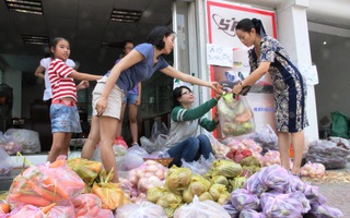 Dân Sài Gòn “giải cứu” hàng chục tấn nông sản