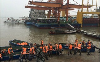 Trung Quốc: Chìm tàu chở 458 người trên sông Dương Tử