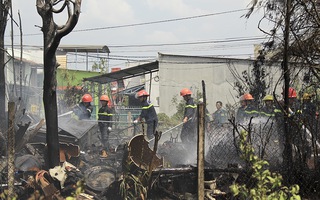 Cháy nhà ở quận 7, hai người thoát chết